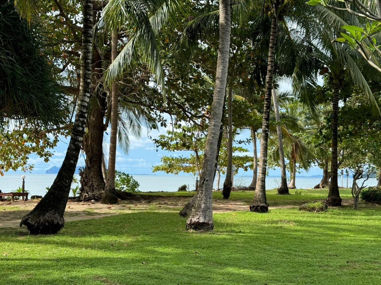 Libong Beach Resort Екстериор снимка